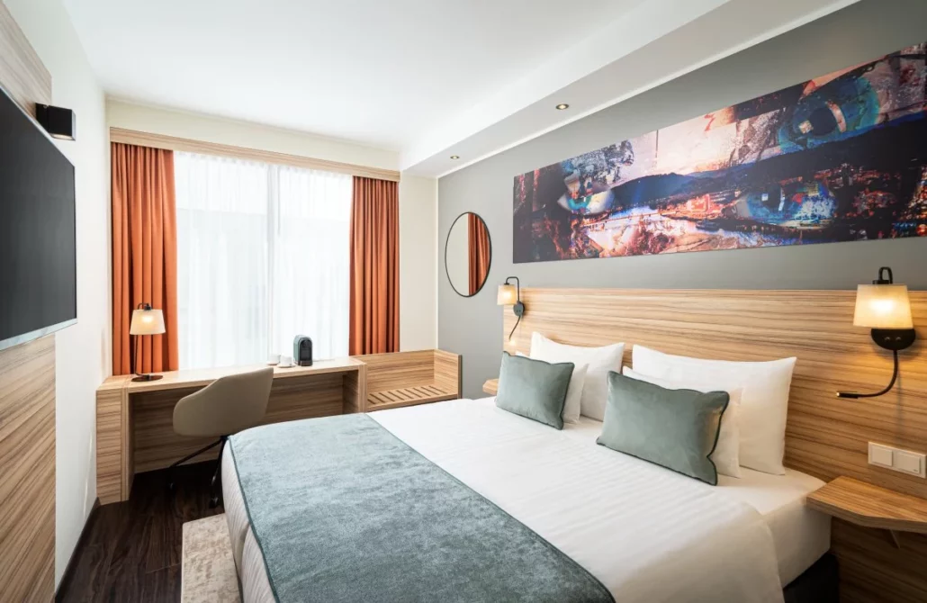 leonardoboutiquehotellinzcitycenter room comfortdouble1 2023 4000x2600 851b5bc1a763f7292a4d7df208f12cf0 1200x780 mobile 3