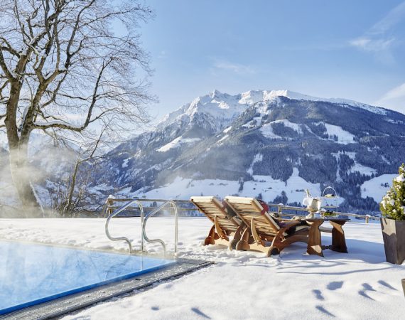 beheizter pool mit traumhafter aussicht c mike huber hotel schloss mittersill 1