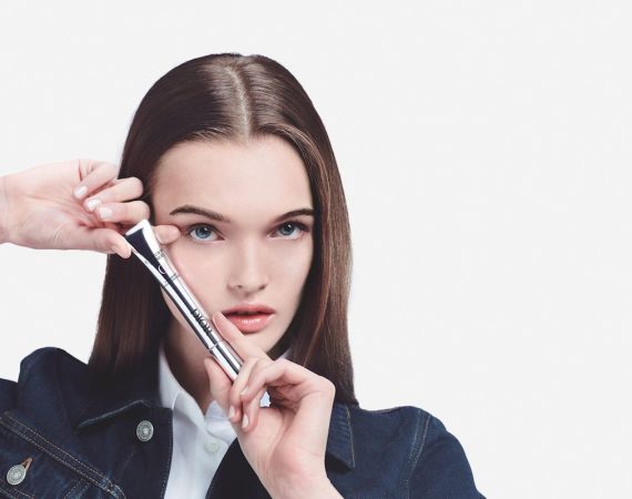 CAPTURE TOTALE HYALUSHOT MODEL VISUAL LULU 2