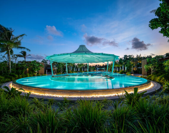 Kuda Villingili The Pool with Lights