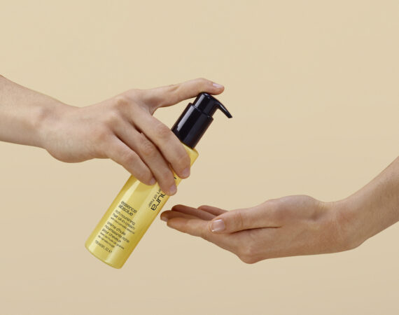 r shu uemura essence absolue rich nourishing hair oil in cream mood