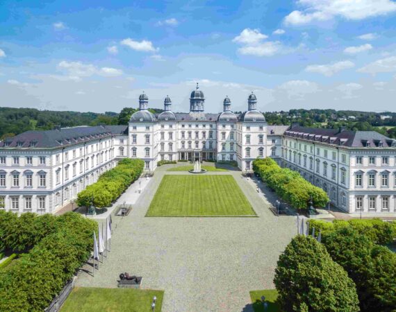 Althoff Grandhotel Schloss Bensberg Luftansicht Foto Jannis Hagels klein