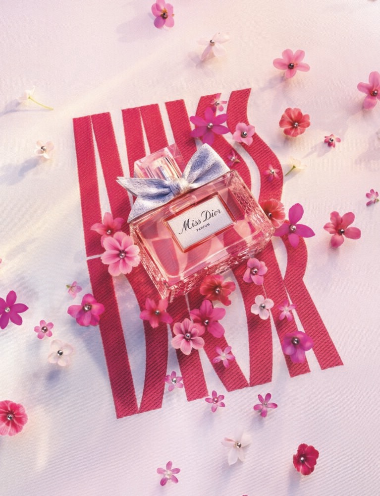 F872 LOVE ATELIER 25 P01F HERO MISS DIOR PARFUM CROP L4 F39 785x1024 1