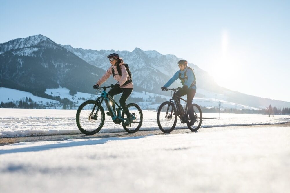 sportliche aktivitaet im winter c mathaus gartner das walchsee aktivresort 1024x683 1