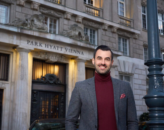 Bastian Baumann in front of Park Hyatt Vienna c Tony Gigov