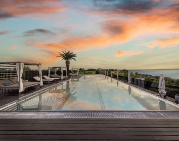 pool mit blick auf den gardasee quellenhof luxury resort lazise