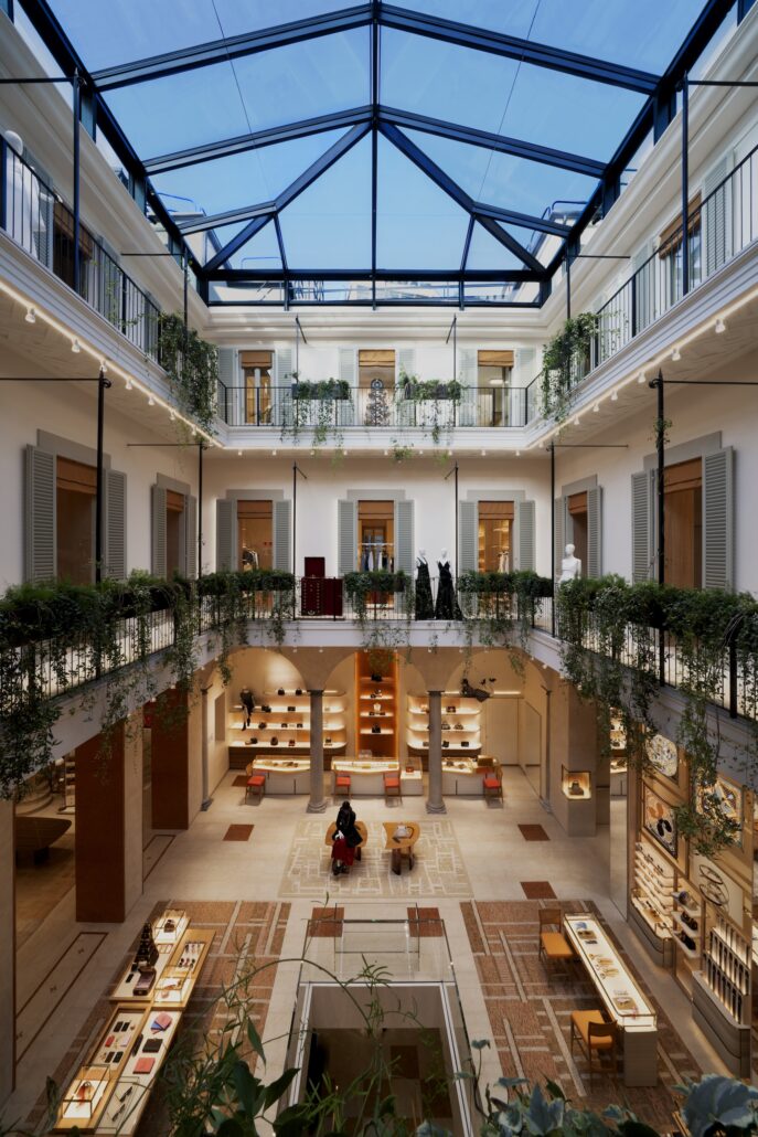 MILANO MONTENAPOLEONE STORE EMPTY SET 01 1