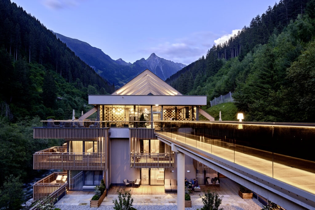 Aussenansicht 2 c Ferienhotel Zillergrund GmbH 1024x683 1