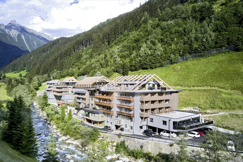 Aussenansicht 3 c Ferienhotel Zillergrund GmbH 1024x682 1