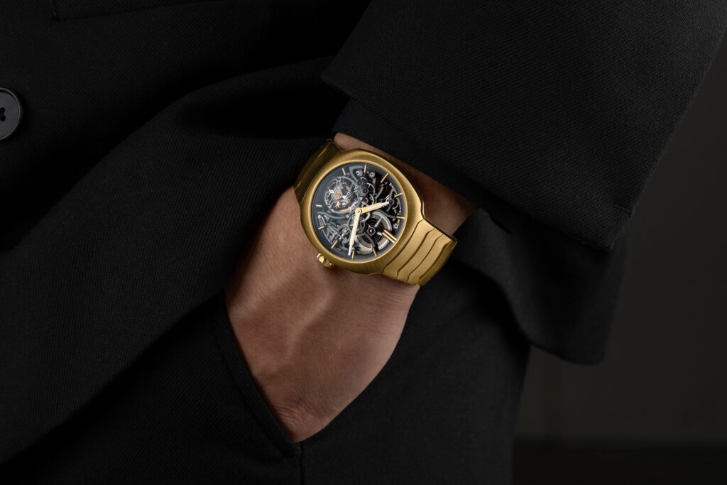 HMoser 6814 0700 Streamliner Tourbillon Skeleton YG Boutique Edition Wristshot relax 1024x683 1