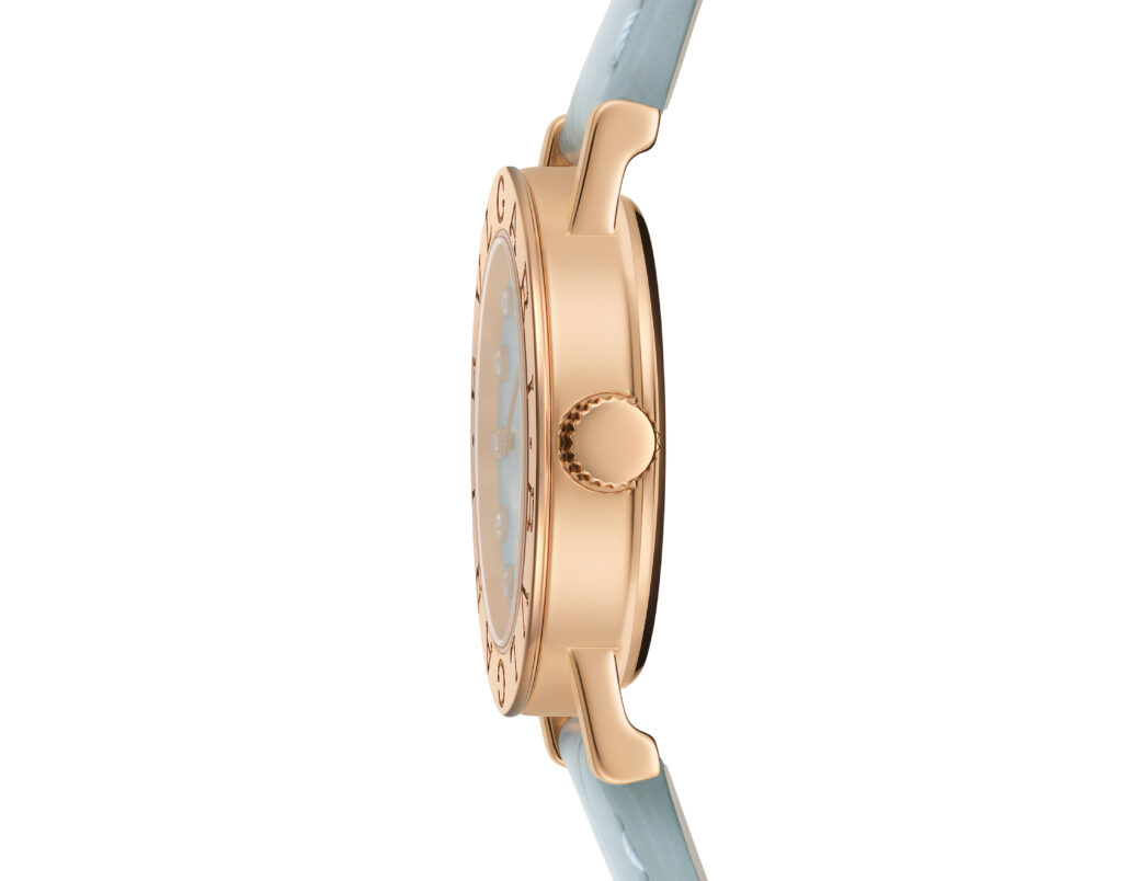 Eisblaues „Azzurro Infinito“-Marmorzifferblatt mit 12 Diamantindexen ©Bvlgari