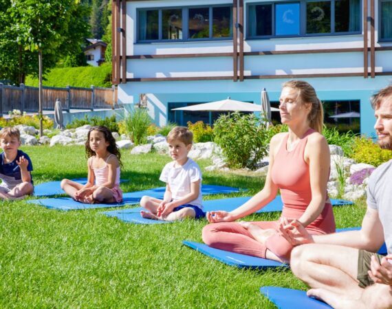 Groupfitness für Groß und Klein ©Familotel Bayrischzell