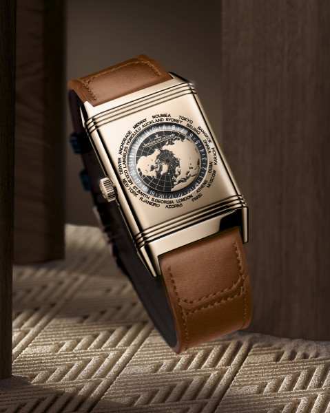 800 2025 q714256j reverso geographic gold levitation2 adobe98 4 5