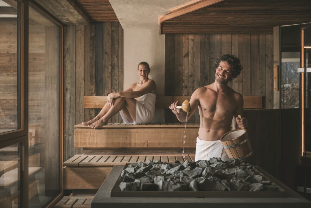 Erholung in der Sauna c David Johansson Wellnessresidenz Schalber 1024x683 1