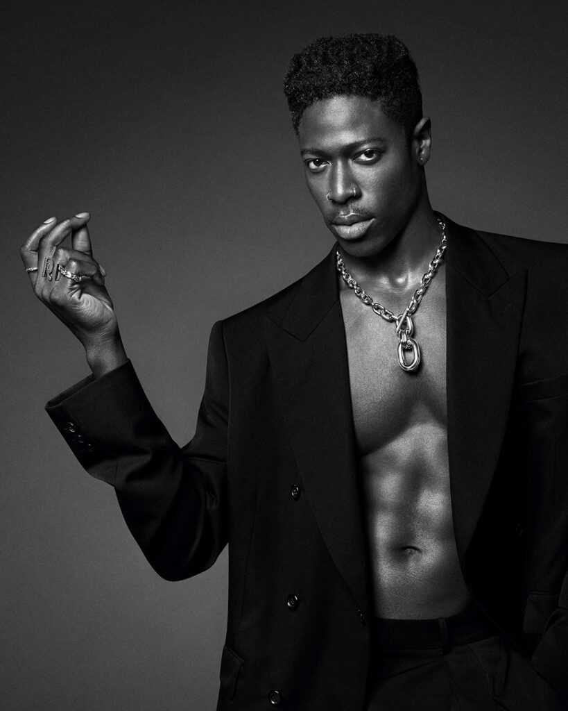 Moses Sumney in der Rabanne Kampagne Million Gold for him 819x1024 1