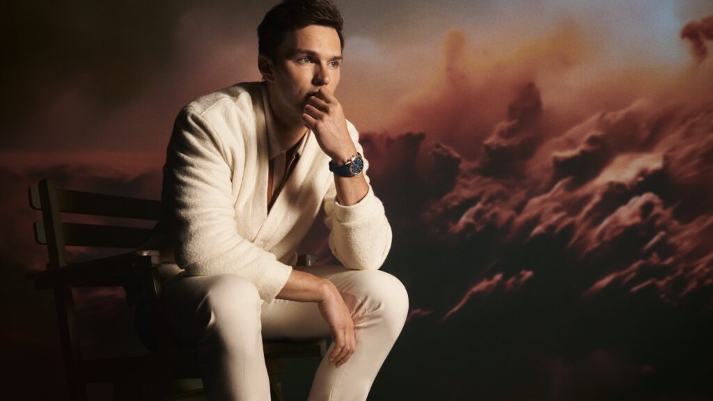 Nicholas Hoult in der Kampagne Up with the times von Jaeger LeCoultre 1024x576 1