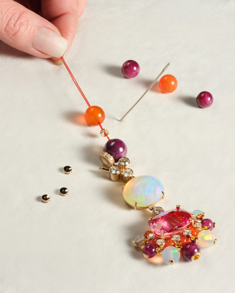 PIAGET SWINGING SAUTOIR G0A50063 SF 3 4x5 819x1024 1