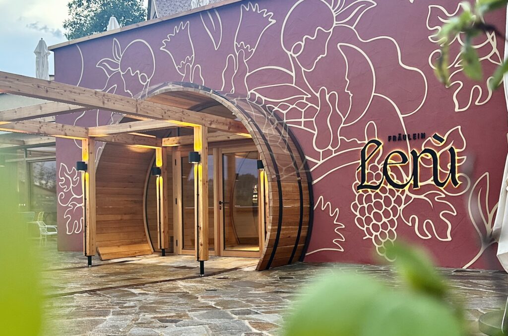 eingang des hotels c mosi unterwegs.de fraeulein leni 1024x677 1