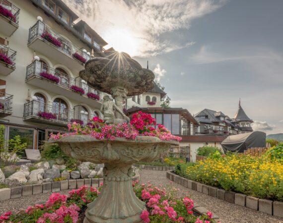 krautergarten mit brunnen ebners waldhof