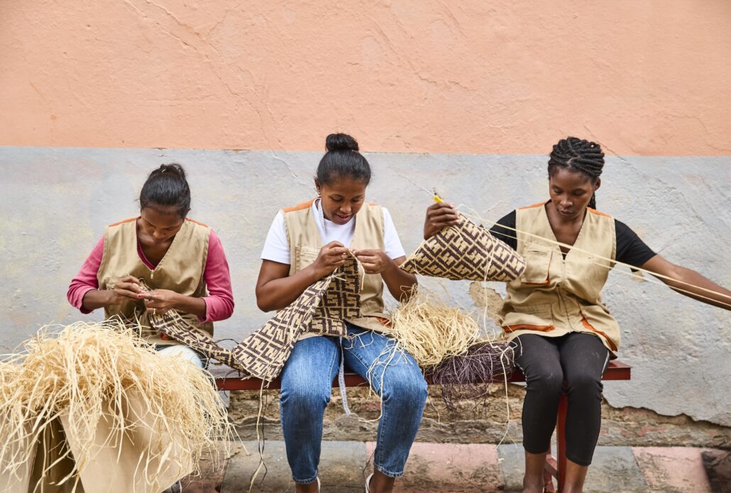 19 FENDI Summer 2024 M4W Roll Bag Making Of Images