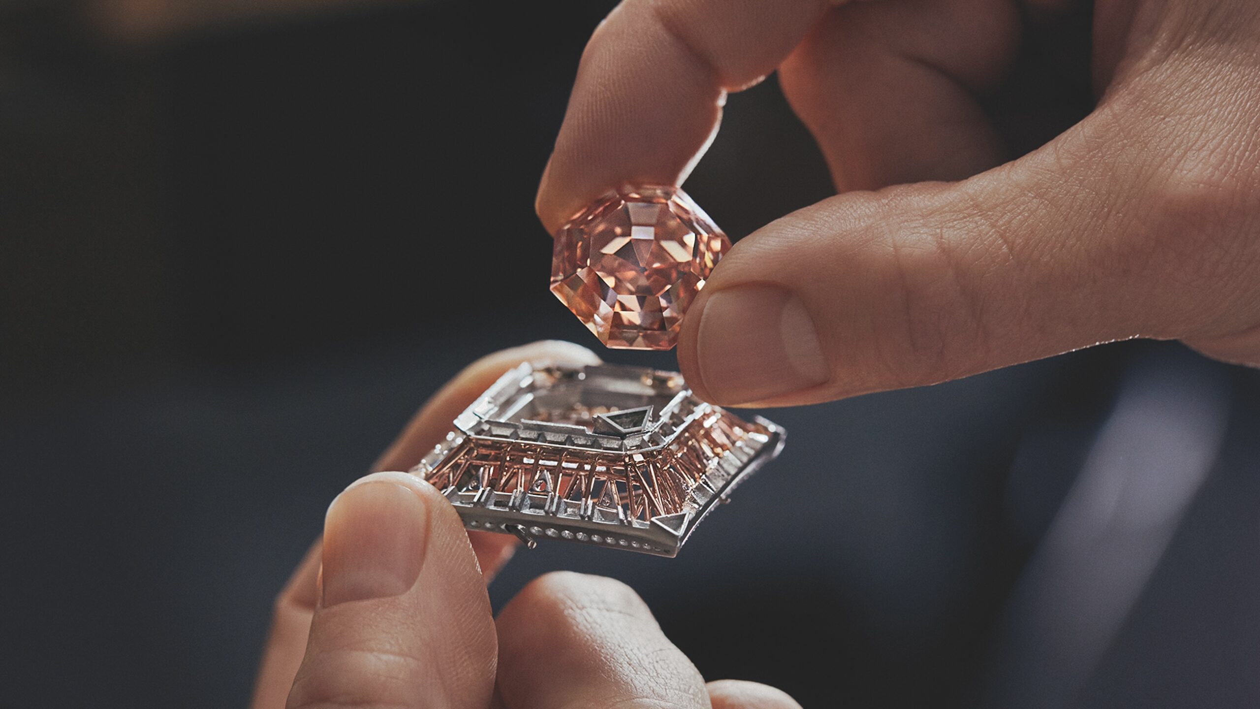 LOUIS VUITTON HJ AWAKENED SAVOIR FAIRE COEUR DE PARIS NECKLACE 4 ©Piotr Stoklosa scaled