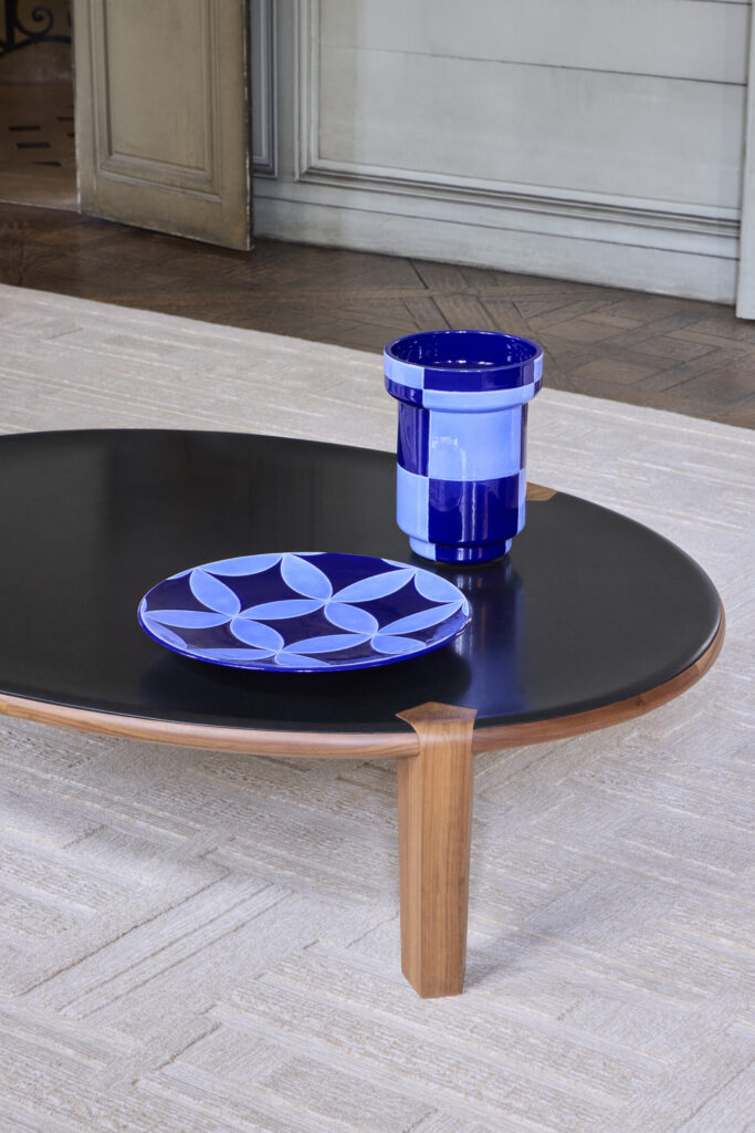 LV CRISTIAN MOHADED VASE PLATE 683x1024 1