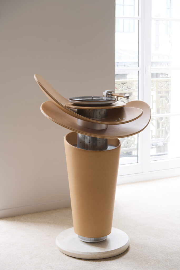 LV LOUIS VUITTON OBJETS NOMADES TOTEM VINYLE 683x1024 1