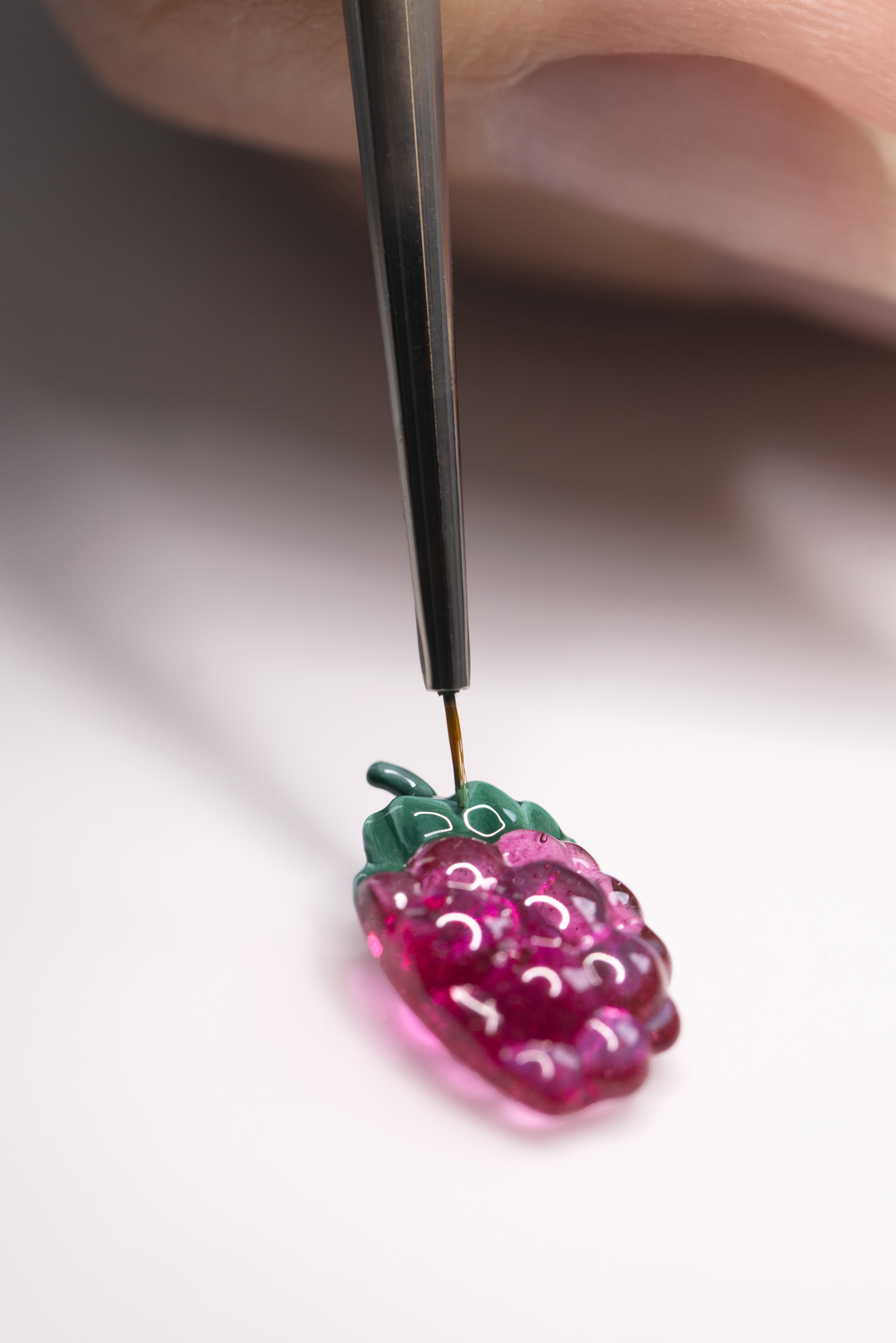 Reportage VCARPEV200 PerleeExtraFramboise 0002JohannSauty VanCleefArpels 608050001