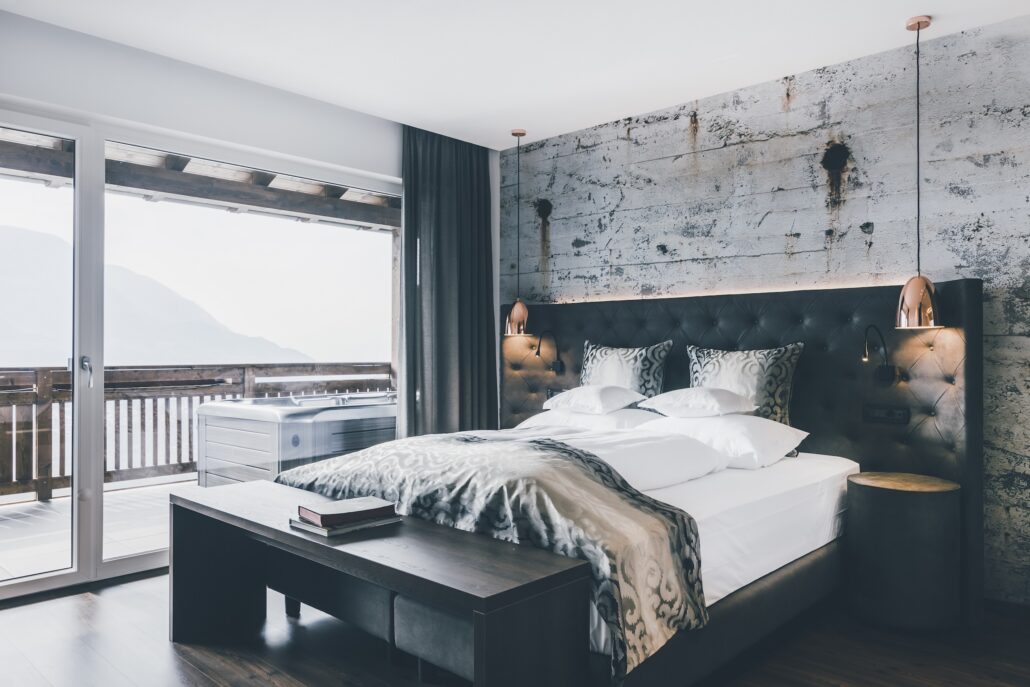 die neue suite 1400 deluxe mit eigenem whirlpool auf dem panoramabalkon c tiberio sorvillo hotel golserhof