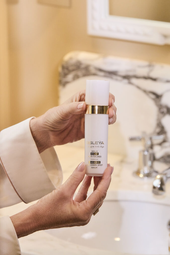 150510 visual model Sisleya Integral Radiance Anti Dark Spot Serum Valerie 1 683x1024 1