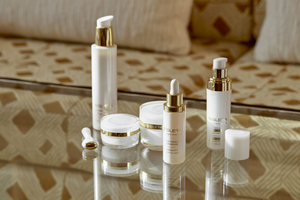 150700 visual ambiance Longevity Essential Serum Family 9 1024x683 1