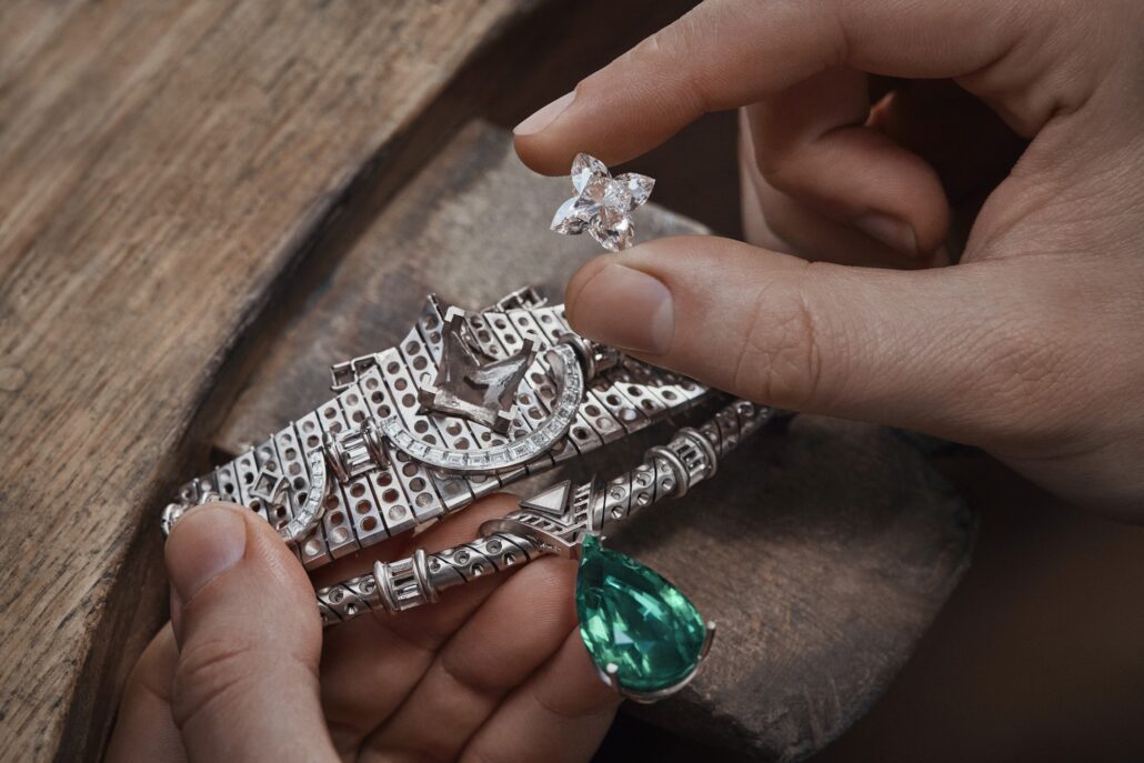 APOGEE NECKLACE 10.56 carat D Flawless LV Monogram Star cut diamond during setting LOUIS VUITTON VIRTUOSITY HIGH JEWELRY ©Piotr Stoklosa