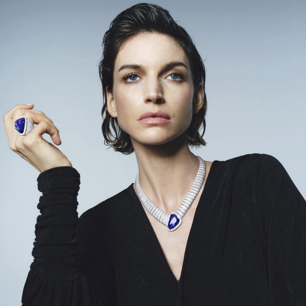 COLLEZIONE 1967 Pomellato High Jewelry Asimmetrico Tanzanite parure 1024x1024 1