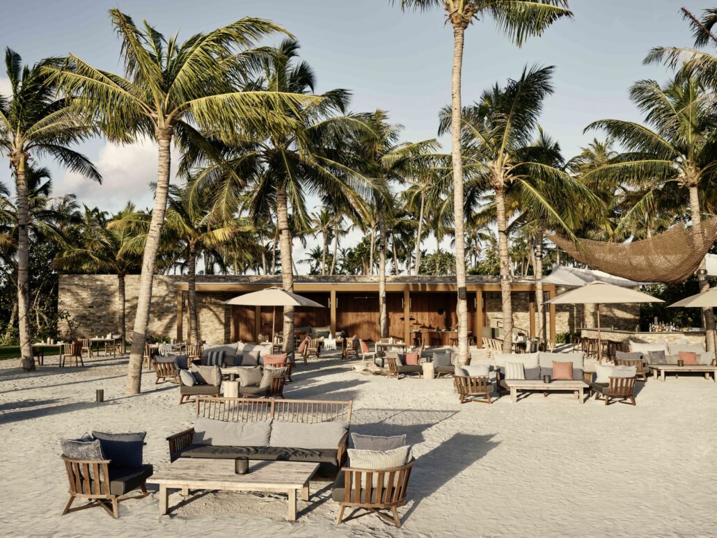 PATINA MALDIVES F B HELIOS 3282 03