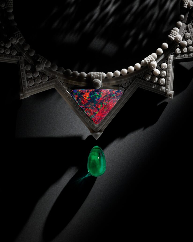 SAVOIR NECKLACE Triangular 30.56 carat opal from Australia and 28.01 carat emerald from Zambia with mock up LOUIS VUITTON VIRTUOSITY HIGH JEWELRY ©Laziz Hamani