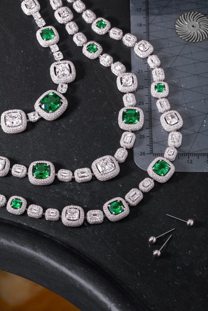 4 Messika Corporate Savoir Faire 2025 Collier Mille Feux Tsavorite Still Life 916 © Pierre Verez