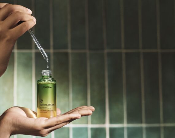 AVEDA Miraculous Oil UVP CHF 52. 3990E 4 scaled e1759748124528