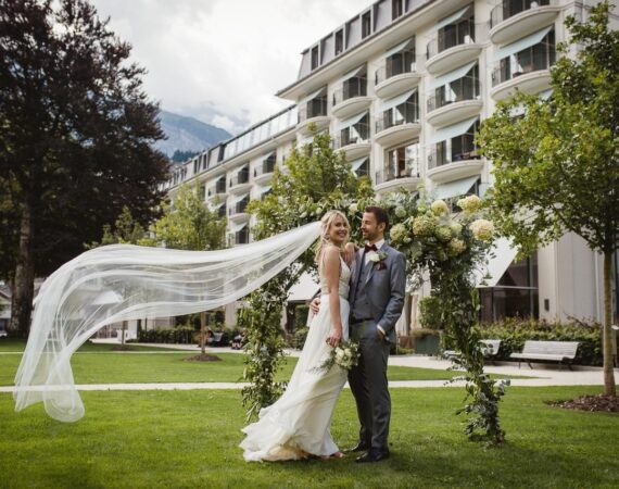 Happy couple exterior Copyright Kempinski Palace Engelberg Titlis Photocredit Monique De Caro