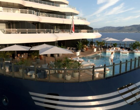 LU 2025 Exteriors Beacht Collection