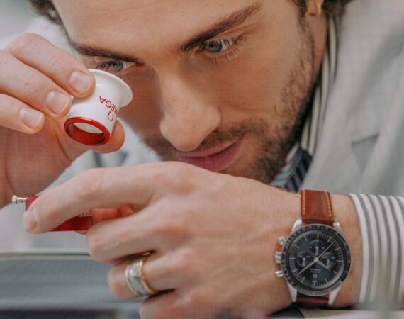 OMEGA Aaron Taylor Jonhson 2 scaled e1759479424359