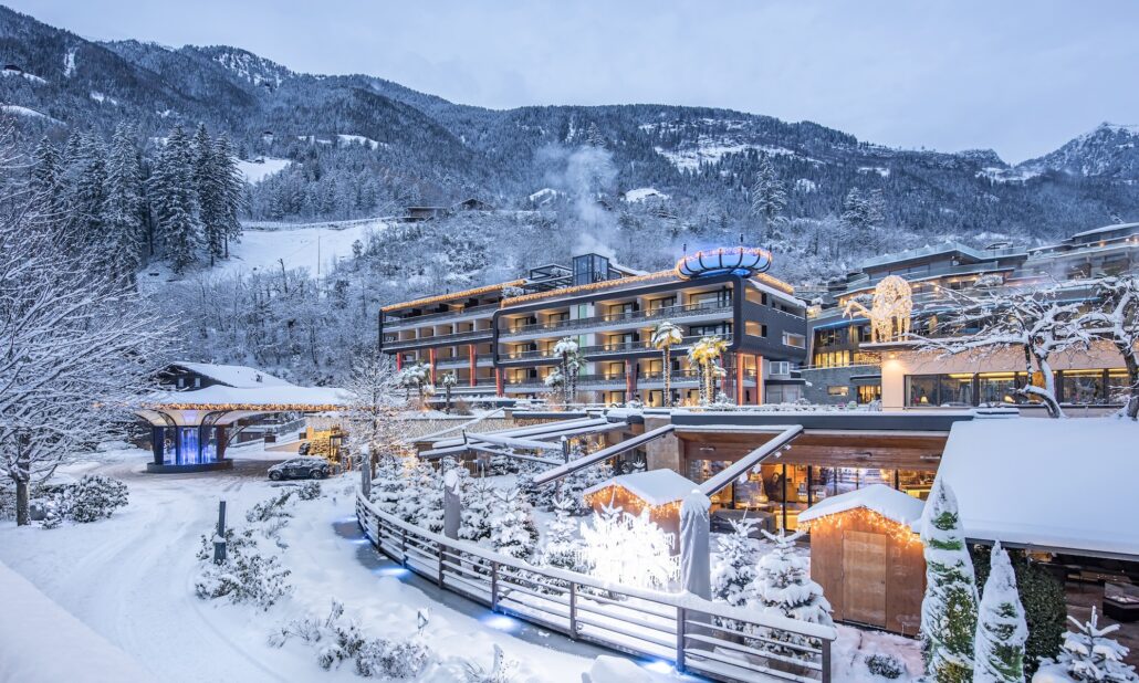 aussenansicht im winter quellenhof luxury resort passeier