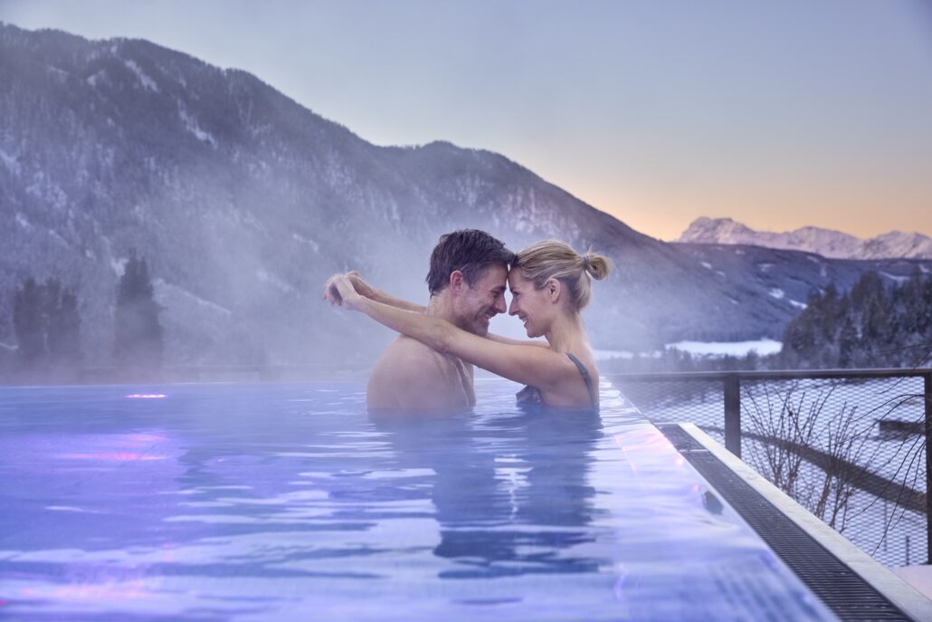 timeless sky spa rooftop infinity pool abendstimmung c michael huber hotel quelle