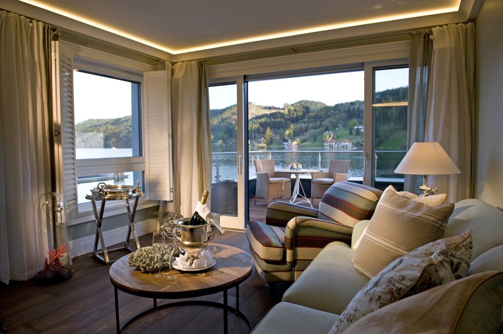 wohnbereich der luxusbootssuite kollers hotel