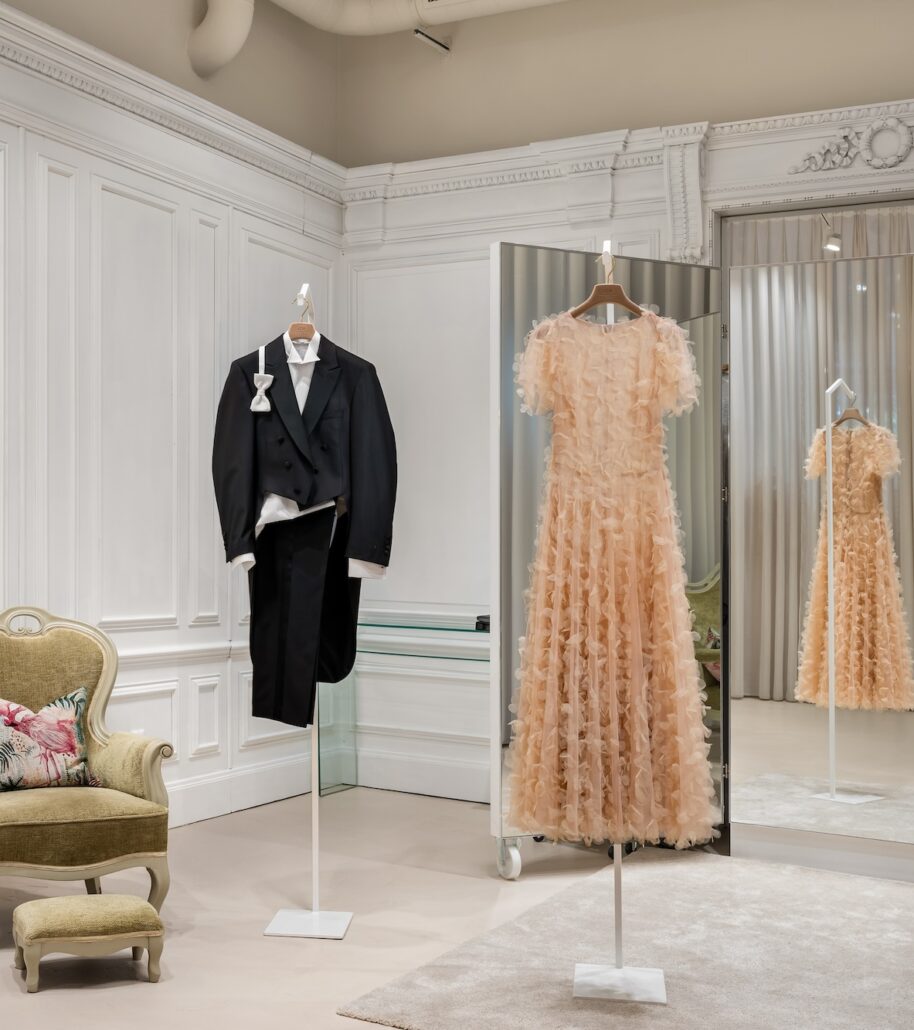 Almanac Palais Vienna Dresses by Tony Gigov Room e1762933807633