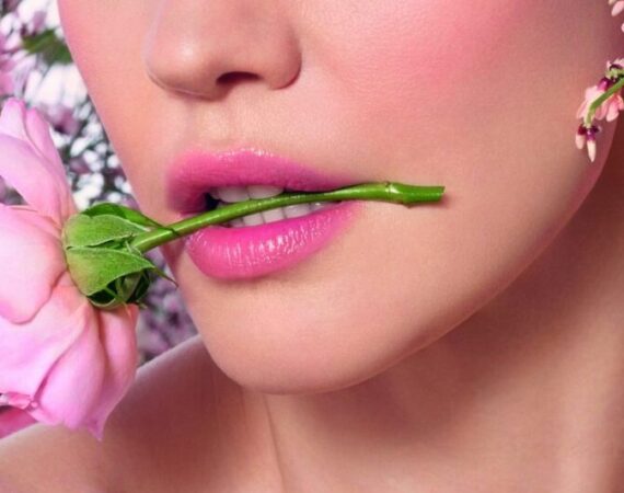 Guerlain KissKissBeeGlow Image04 784x1024 1 e1759236576466