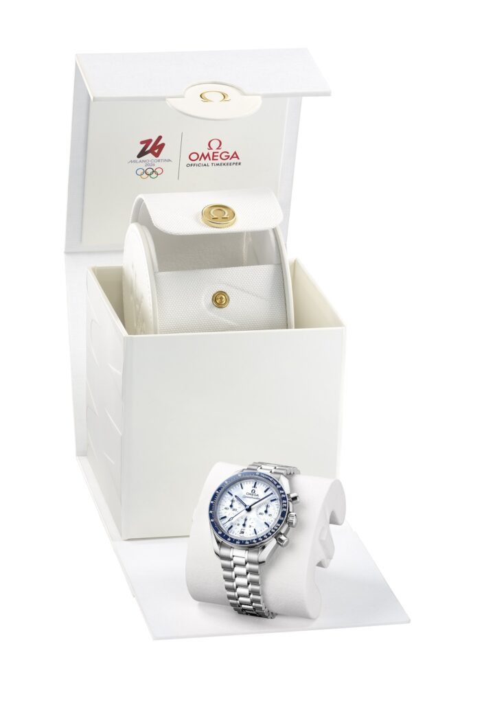 OMEGA Speedmaster Milano Cortina 522.30.38.50.04.001 94109963 SP Packshot BoxThreeQuarter RGB