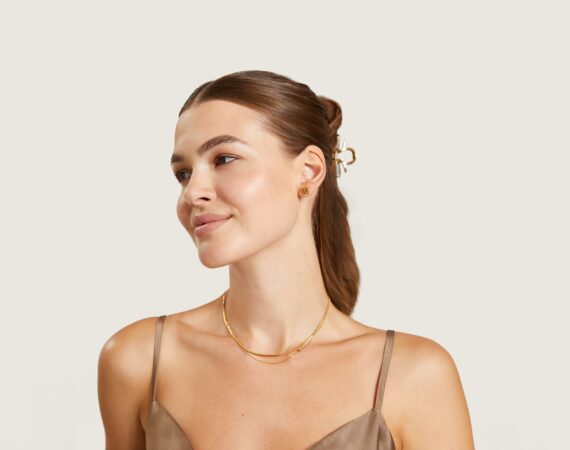 Parsa Beauty Model Visual Signature Schmuck Halskette Ohrringe