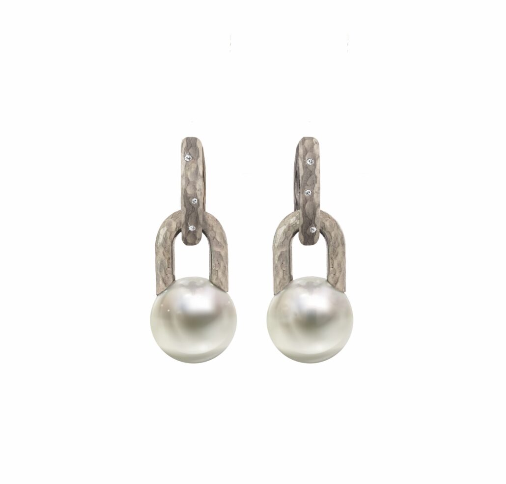 SKREIN Ohrgehaenge aus Platin mit Tahiti Perlen und Diamanten EUR 7.950 Freisteller