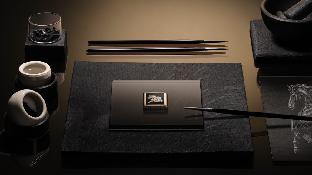 2025 q39324 reversotr enamel horse savoirfaire1 srgb 16.92