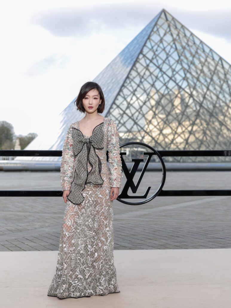 12 ZHOU DONGYU 1